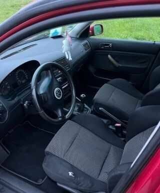 Красный Фольксваген Гольф, объемом двигателя 1.8 л и пробегом 233 тыс. км за 1554 $, фото 2 на Automoto.ua