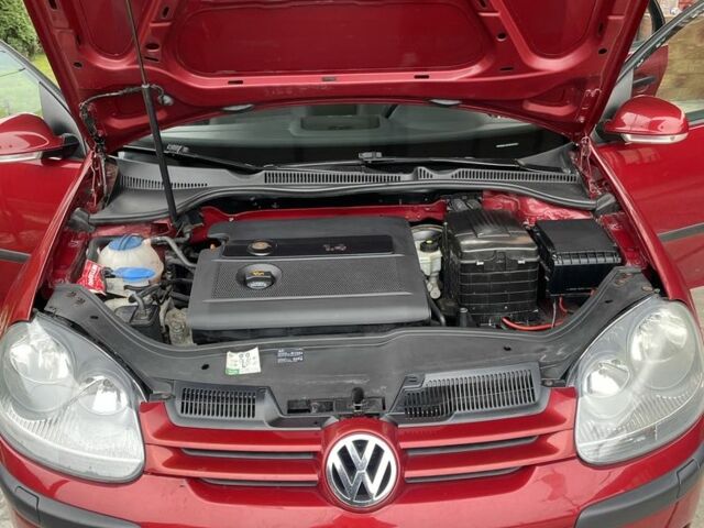 Красный Фольксваген Гольф, объемом двигателя 1.4 л и пробегом 198 тыс. км за 4500 $, фото 5 на Automoto.ua