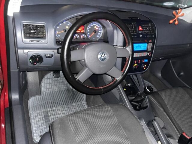 Красный Фольксваген Гольф, объемом двигателя 1.4 л и пробегом 198 тыс. км за 4500 $, фото 8 на Automoto.ua