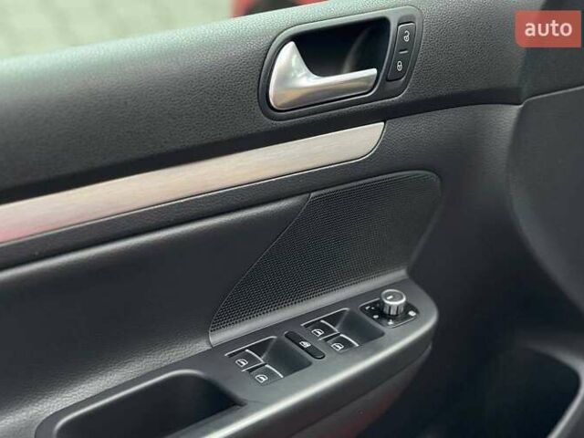 Красный Фольксваген Гольф, объемом двигателя 1.39 л и пробегом 198 тыс. км за 6300 $, фото 8 на Automoto.ua