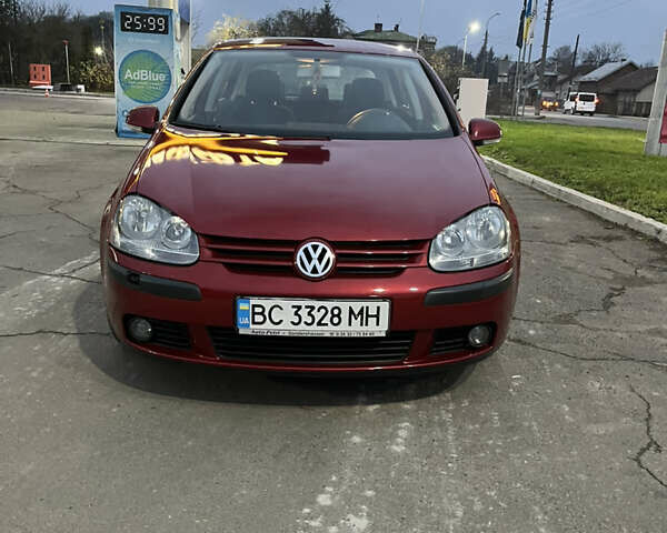 Красный Фольксваген Гольф, объемом двигателя 1.6 л и пробегом 195 тыс. км за 4700 $, фото 1 на Automoto.ua