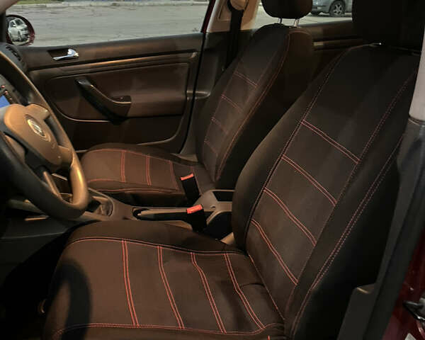 Красный Фольксваген Гольф, объемом двигателя 1.6 л и пробегом 195 тыс. км за 4700 $, фото 7 на Automoto.ua