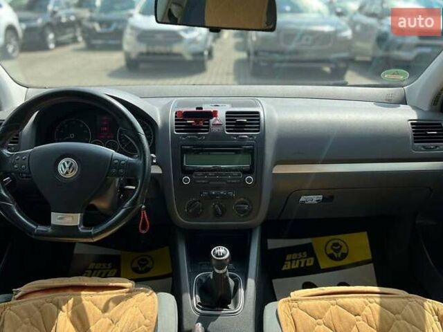 Красный Фольксваген Гольф, объемом двигателя 1.39 л и пробегом 198 тыс. км за 6300 $, фото 16 на Automoto.ua