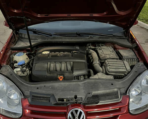 Красный Фольксваген Гольф, объемом двигателя 1.6 л и пробегом 195 тыс. км за 4700 $, фото 13 на Automoto.ua