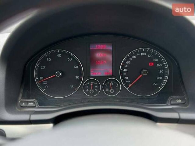 Красный Фольксваген Гольф, объемом двигателя 1.39 л и пробегом 198 тыс. км за 6300 $, фото 13 на Automoto.ua