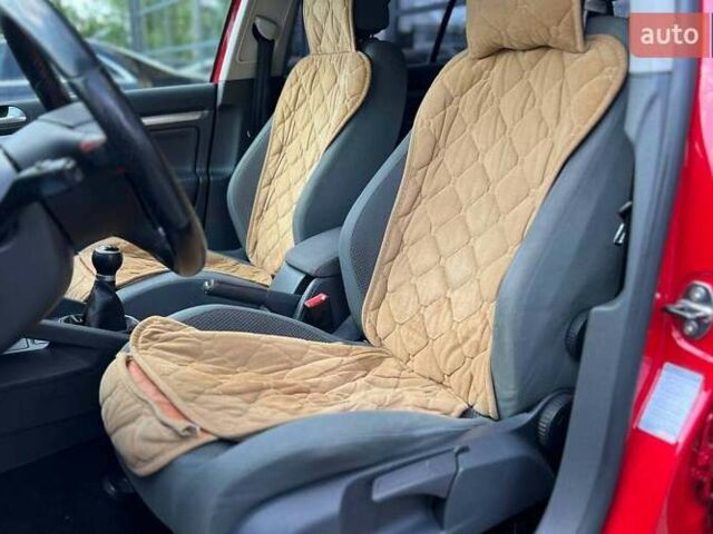 Красный Фольксваген Гольф, объемом двигателя 1.39 л и пробегом 198 тыс. км за 6300 $, фото 11 на Automoto.ua