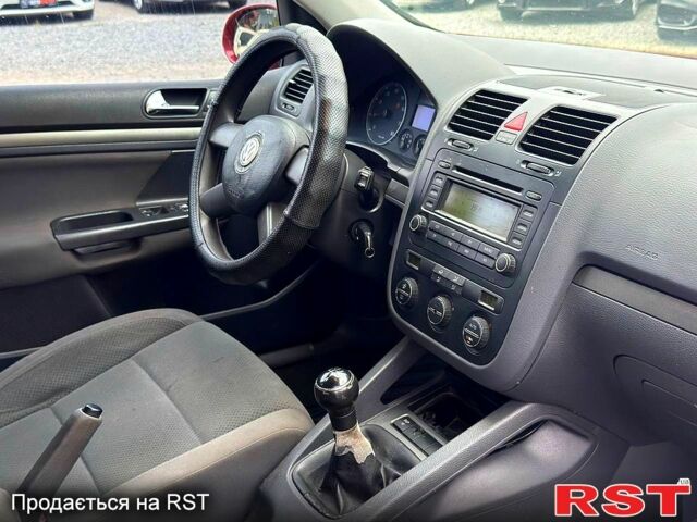 Червоний Фольксваген Гольф, об'ємом двигуна 1.4 л та пробігом 220 тис. км за 4500 $, фото 6 на Automoto.ua