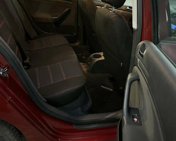 Красный Фольксваген Гольф, объемом двигателя 1.6 л и пробегом 195 тыс. км за 4700 $, фото 10 на Automoto.ua