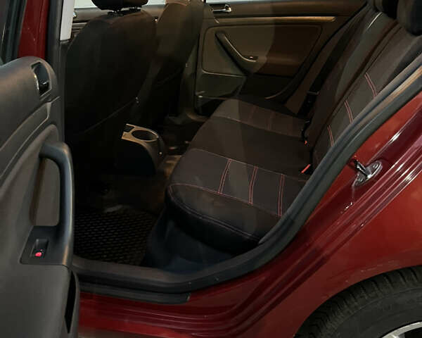 Красный Фольксваген Гольф, объемом двигателя 1.6 л и пробегом 195 тыс. км за 4700 $, фото 8 на Automoto.ua