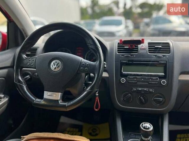 Красный Фольксваген Гольф, объемом двигателя 1.39 л и пробегом 198 тыс. км за 6300 $, фото 15 на Automoto.ua