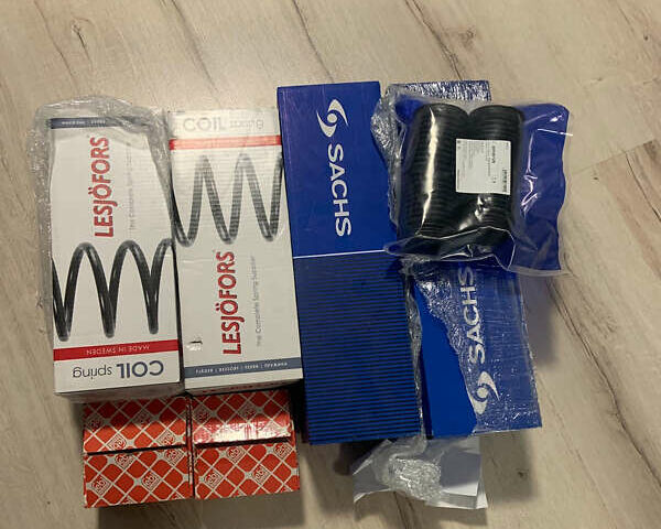 Червоний Фольксваген Гольф, об'ємом двигуна 1.6 л та пробігом 244 тис. км за 6200 $, фото 13 на Automoto.ua