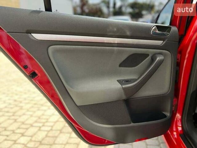 Красный Фольксваген Гольф, объемом двигателя 1.39 л и пробегом 198 тыс. км за 6300 $, фото 23 на Automoto.ua