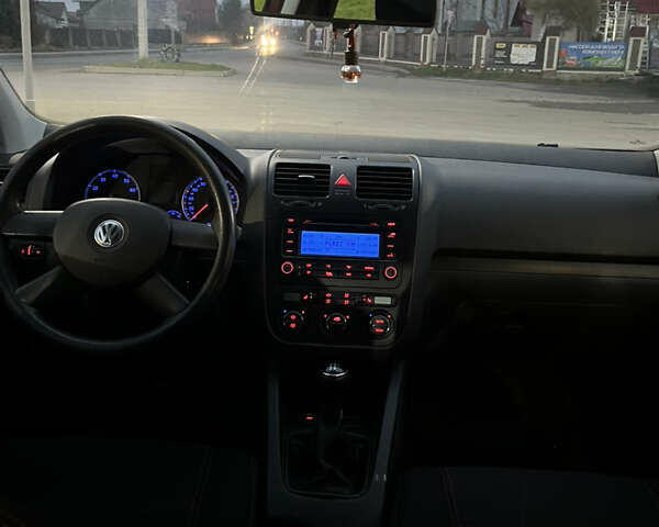 Красный Фольксваген Гольф, объемом двигателя 1.6 л и пробегом 195 тыс. км за 4700 $, фото 12 на Automoto.ua