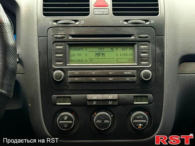 Червоний Фольксваген Гольф, об'ємом двигуна 1.4 л та пробігом 220 тис. км за 4500 $, фото 8 на Automoto.ua