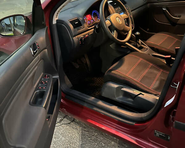 Красный Фольксваген Гольф, объемом двигателя 1.6 л и пробегом 195 тыс. км за 4700 $, фото 6 на Automoto.ua