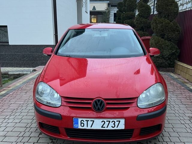 Красный Фольксваген Гольф, объемом двигателя 1.4 л и пробегом 211 тыс. км за 2150 $, фото 2 на Automoto.ua
