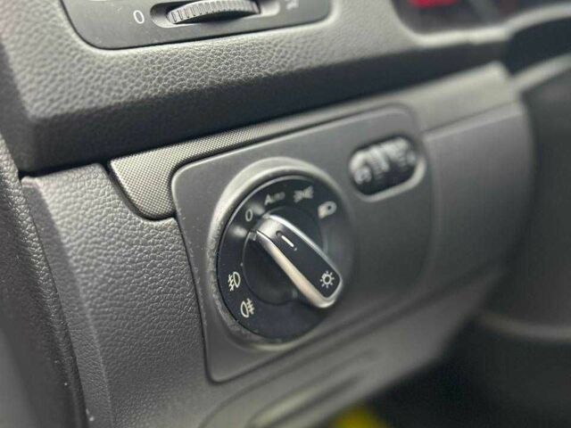 Червоний Фольксваген Гольф, об'ємом двигуна 1.6 л та пробігом 288 тис. км за 6600 $, фото 6 на Automoto.ua