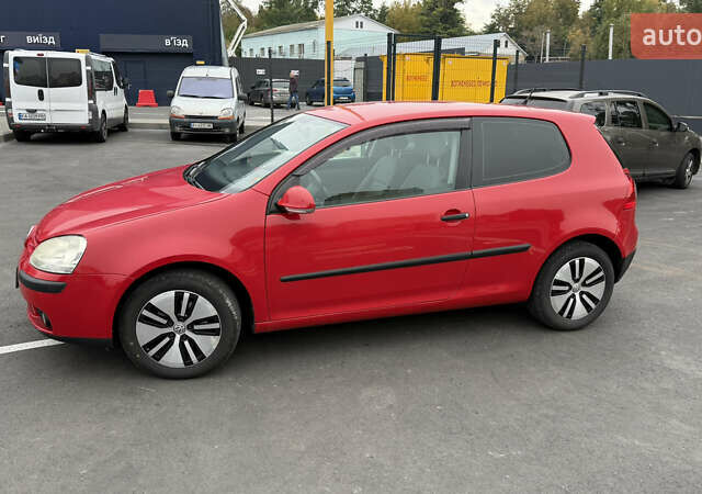 Красный Фольксваген Гольф, объемом двигателя 1.6 л и пробегом 219 тыс. км за 6100 $, фото 5 на Automoto.ua