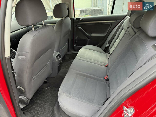 Червоний Фольксваген Гольф, об'ємом двигуна 1.6 л та пробігом 239 тис. км за 6000 $, фото 18 на Automoto.ua