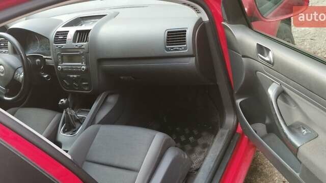 Красный Фольксваген Гольф, объемом двигателя 2 л и пробегом 286 тыс. км за 4200 $, фото 17 на Automoto.ua