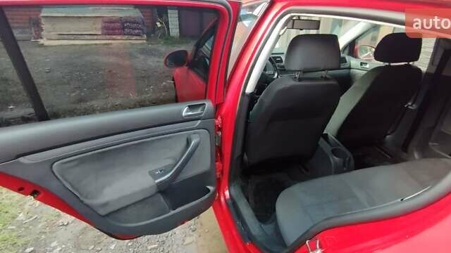 Красный Фольксваген Гольф, объемом двигателя 2 л и пробегом 286 тыс. км за 4200 $, фото 7 на Automoto.ua