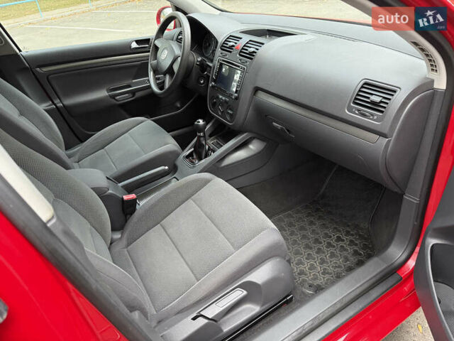 Червоний Фольксваген Гольф, об'ємом двигуна 1.6 л та пробігом 239 тис. км за 6000 $, фото 20 на Automoto.ua