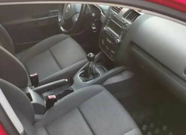 Красный Фольксваген Гольф, объемом двигателя 2 л и пробегом 286 тыс. км за 3950 $, фото 2 на Automoto.ua