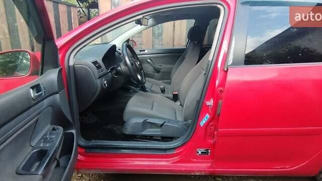 Красный Фольксваген Гольф, объемом двигателя 2 л и пробегом 286 тыс. км за 4200 $, фото 15 на Automoto.ua