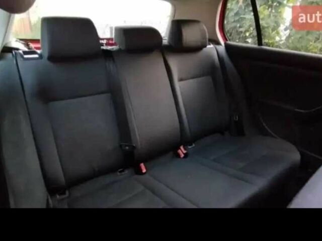 Красный Фольксваген Гольф, объемом двигателя 2 л и пробегом 286 тыс. км за 3950 $, фото 5 на Automoto.ua