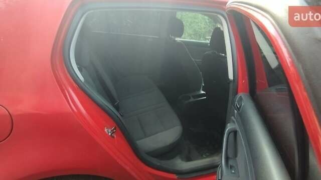 Красный Фольксваген Гольф, объемом двигателя 2 л и пробегом 286 тыс. км за 4200 $, фото 5 на Automoto.ua
