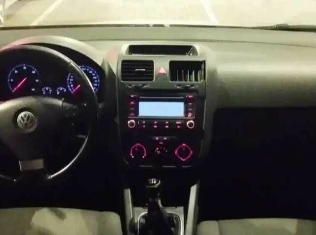 Красный Фольксваген Гольф, объемом двигателя 2 л и пробегом 286 тыс. км за 3950 $, фото 4 на Automoto.ua