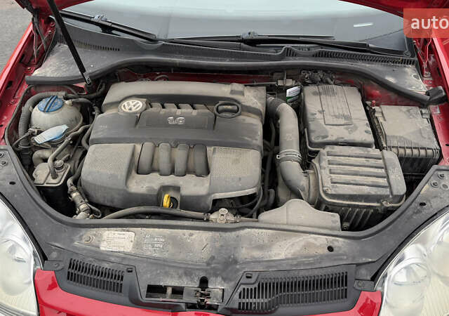 Красный Фольксваген Гольф, объемом двигателя 1.6 л и пробегом 219 тыс. км за 6100 $, фото 11 на Automoto.ua