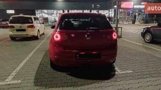 Красный Фольксваген Гольф, объемом двигателя 2 л и пробегом 286 тыс. км за 4200 $, фото 1 на Automoto.ua