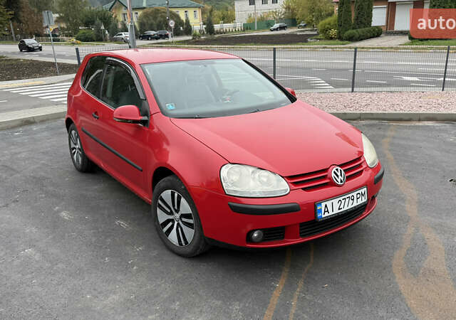 Красный Фольксваген Гольф, объемом двигателя 1.6 л и пробегом 219 тыс. км за 6100 $, фото 1 на Automoto.ua