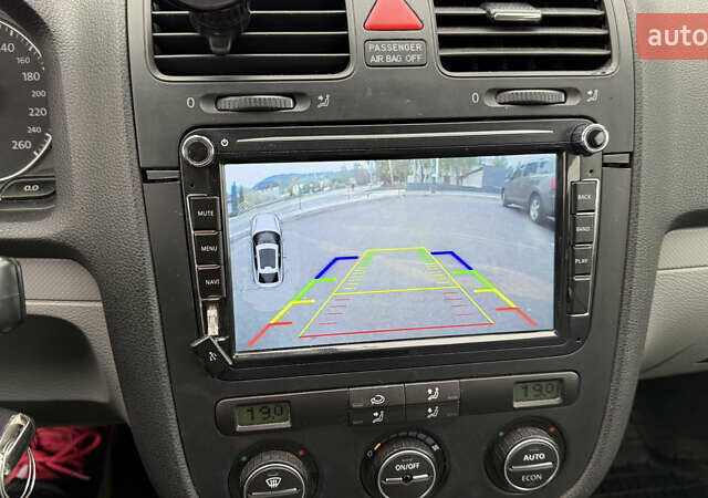 Красный Фольксваген Гольф, объемом двигателя 1.6 л и пробегом 219 тыс. км за 6100 $, фото 9 на Automoto.ua