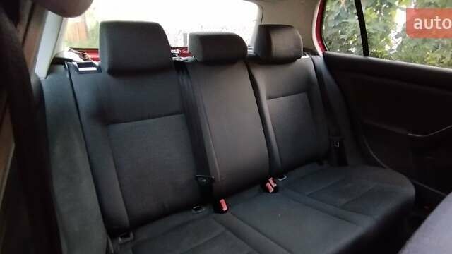 Красный Фольксваген Гольф, объемом двигателя 2 л и пробегом 286 тыс. км за 4200 $, фото 11 на Automoto.ua