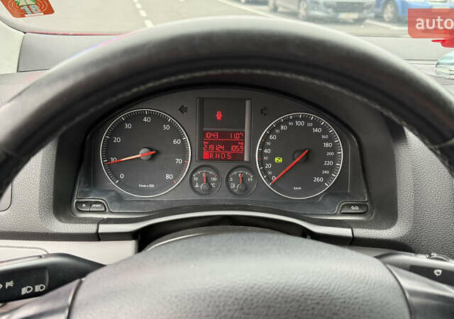 Красный Фольксваген Гольф, объемом двигателя 1.6 л и пробегом 219 тыс. км за 6100 $, фото 8 на Automoto.ua