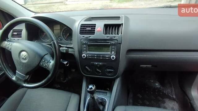 Красный Фольксваген Гольф, объемом двигателя 2 л и пробегом 286 тыс. км за 4200 $, фото 14 на Automoto.ua