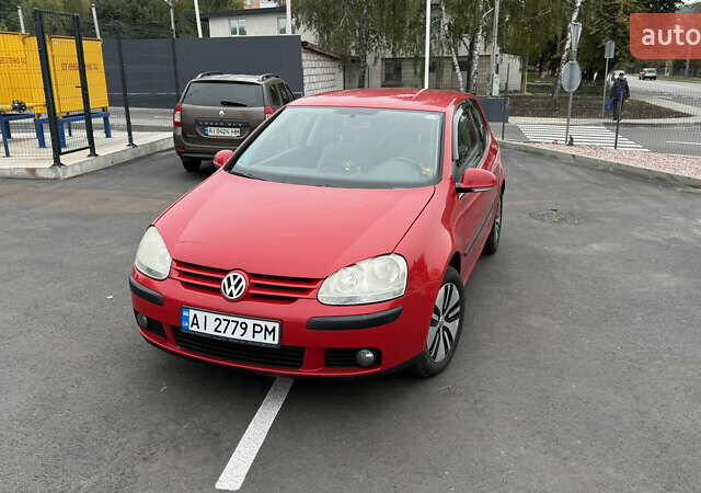 Красный Фольксваген Гольф, объемом двигателя 1.6 л и пробегом 219 тыс. км за 6100 $, фото 2 на Automoto.ua