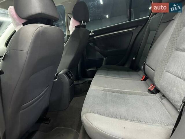 Красный Фольксваген Гольф, объемом двигателя 1.6 л и пробегом 288 тыс. км за 6600 $, фото 9 на Automoto.ua