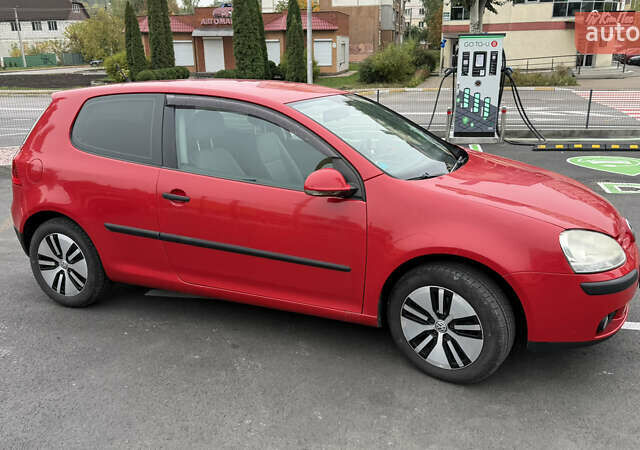 Красный Фольксваген Гольф, объемом двигателя 1.6 л и пробегом 219 тыс. км за 6100 $, фото 4 на Automoto.ua