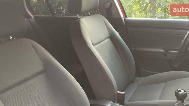 Красный Фольксваген Гольф, объемом двигателя 2 л и пробегом 286 тыс. км за 4200 $, фото 16 на Automoto.ua