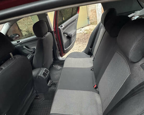 Красный Фольксваген Гольф, объемом двигателя 1.97 л и пробегом 330 тыс. км за 6500 $, фото 6 на Automoto.ua