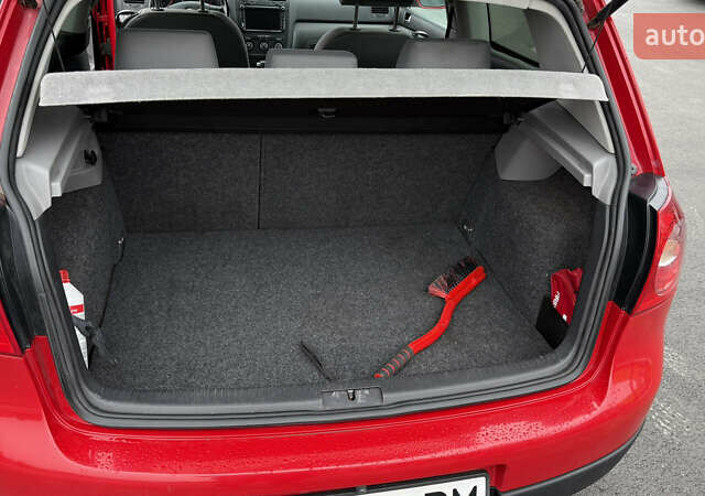 Красный Фольксваген Гольф, объемом двигателя 1.6 л и пробегом 219 тыс. км за 6100 $, фото 10 на Automoto.ua