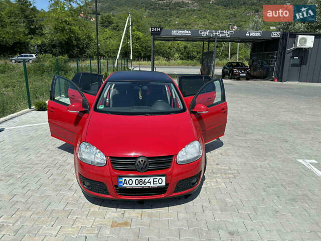 Красный Фольксваген Гольф, объемом двигателя 1.39 л и пробегом 225 тыс. км за 5500 $, фото 3 на Automoto.ua