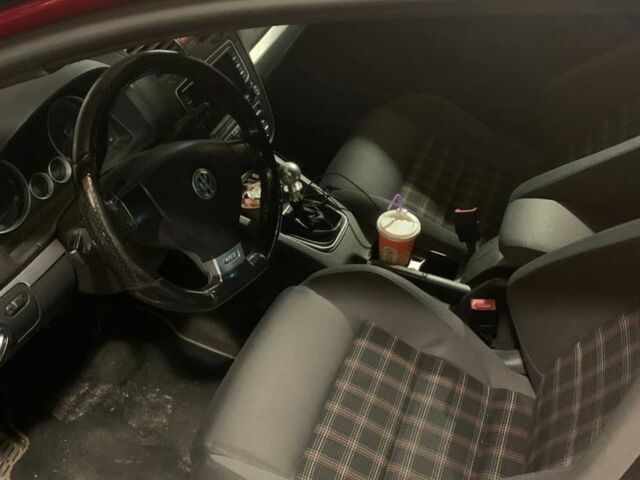 Красный Фольксваген Гольф, объемом двигателя 1.6 л и пробегом 147 тыс. км за 7500 $, фото 5 на Automoto.ua