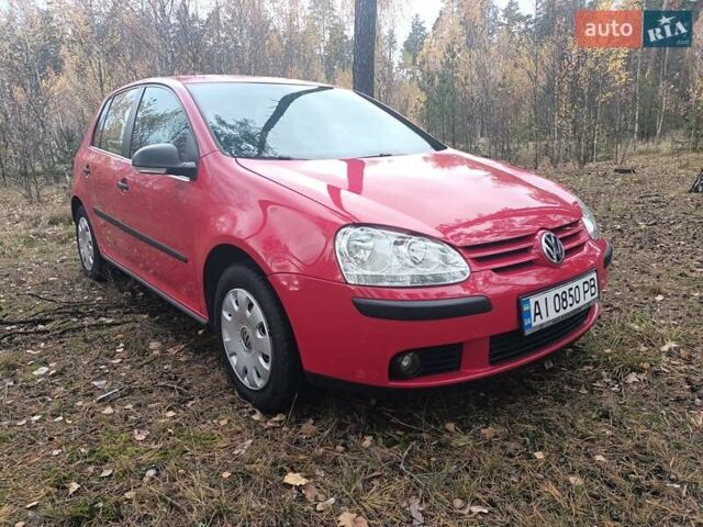 Красный Фольксваген Гольф, объемом двигателя 1.6 л и пробегом 250 тыс. км за 6700 $, фото 1 на Automoto.ua