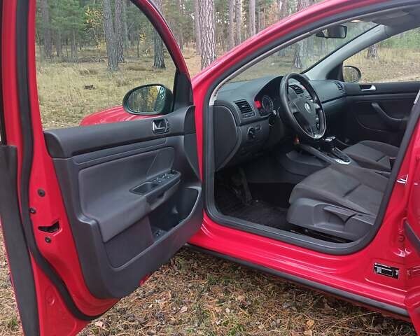 Красный Фольксваген Гольф, объемом двигателя 1.6 л и пробегом 250 тыс. км за 6700 $, фото 11 на Automoto.ua