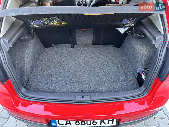 Фольксваген Гольф 2006 в Кропивницком (Кировограде) на Automoto.ua Красный Фольксваген Гольф, объемом двигателя 1.6 л и пробегом 242 тыс. км за 5900 $, фото 2 на Automoto.ua