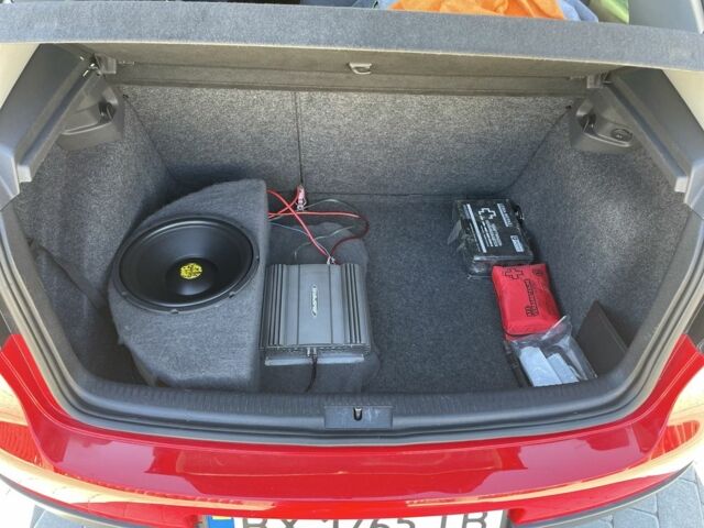 Червоний Фольксваген Гольф, об'ємом двигуна 1.4 л та пробігом 205 тис. км за 7200 $, фото 6 на Automoto.ua